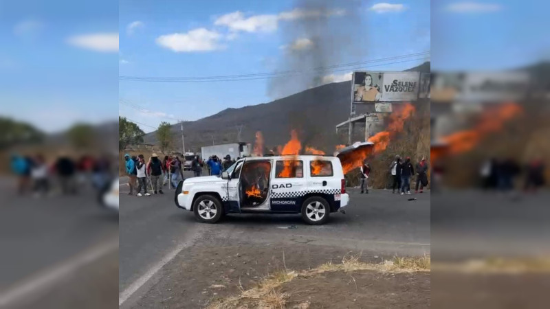 Encapuchados armados retienen a 5 policías en Tangancícuaro, Michoacán: Secuestraron tres patrullas y ya quemaron una 