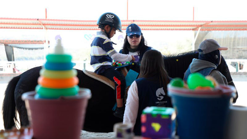 Arranca SEDIF con las sesiones de equinoterapia en la zona metropolitana de Querétaro 