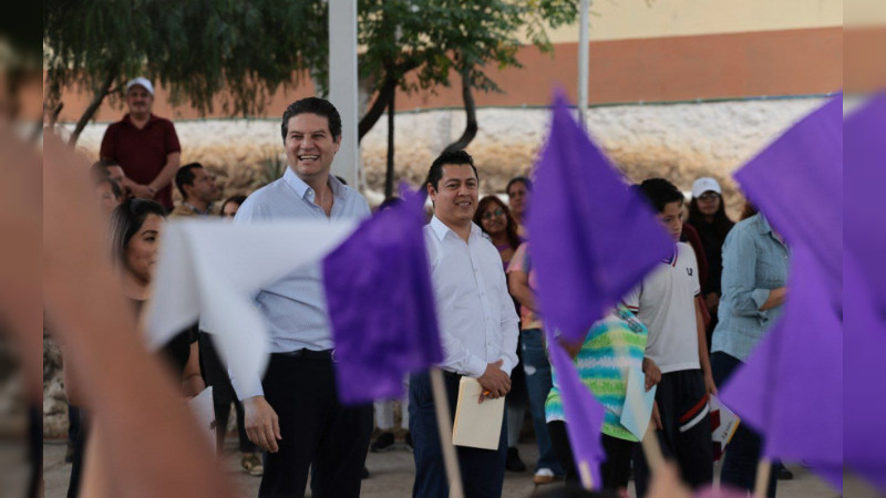 Profesores y directivos de escuelas públicas reconocen apoyo de Alfonso Martínez