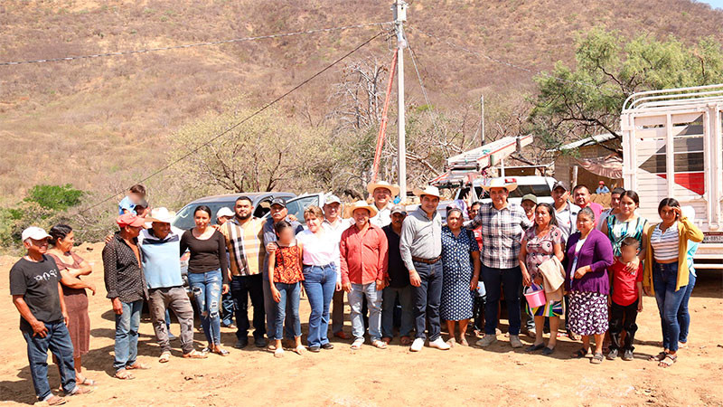 Recibe por primera vez energía eléctrica la comunidad de San Pablo en Huetamo, Michoacán  