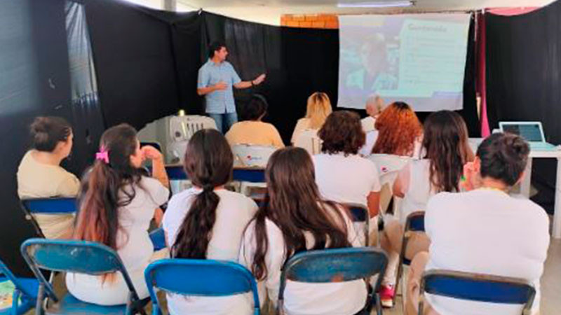 Feria de la ciencia inspira a mujeres privadas de la libertad 