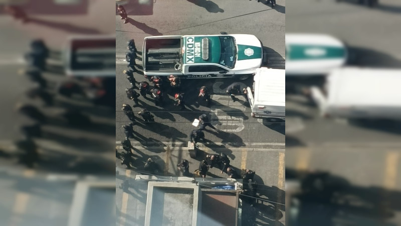 Policías defienden a mujer y matan a asaltante a plena luz del día en Insurgentes, CDMX 