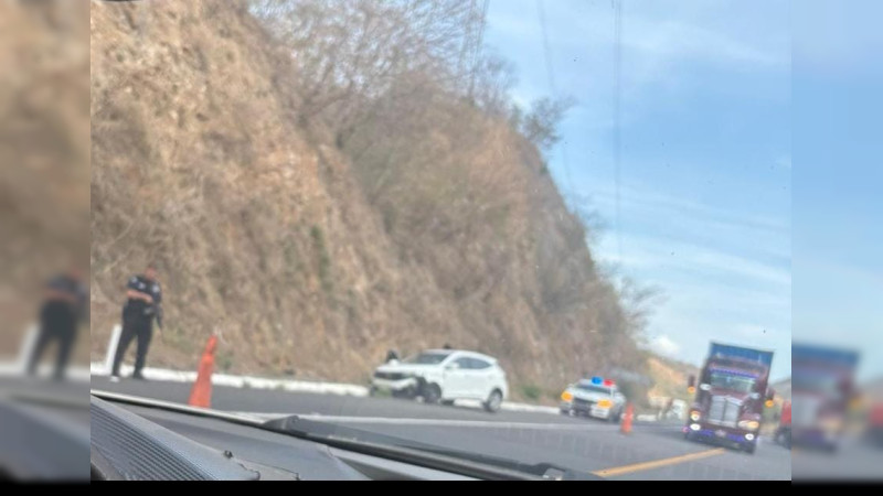 Intento de asalto en la Autopista Siglo XXI desata persecución y balacera en Michoacán  