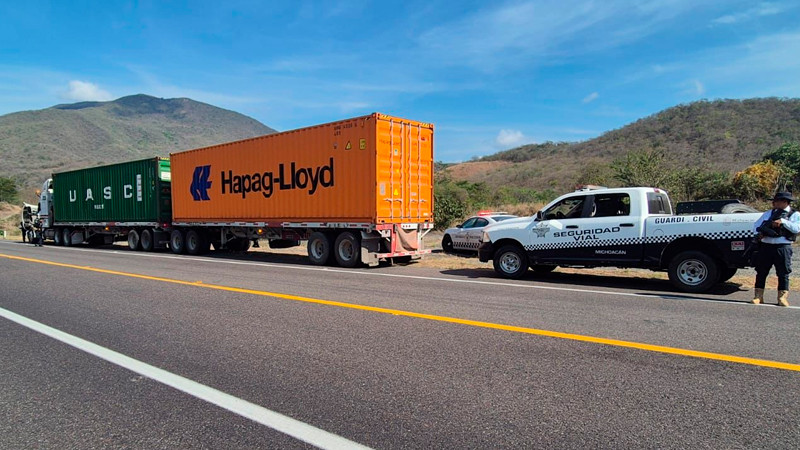 Recuperan tráiler robado en autopista Siglo XXI 