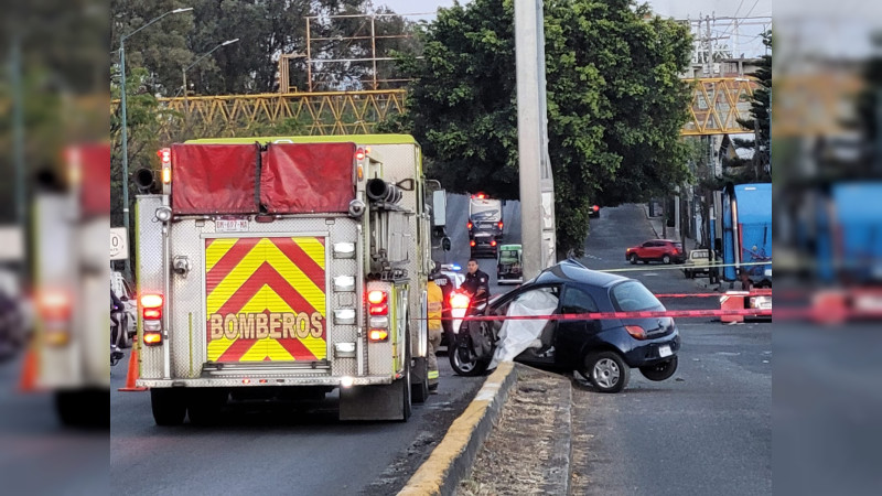 Identifican a joven padre que chocó contra arco carretero en Morelia, Michoacán: También falleció su bebé de 7 meses  