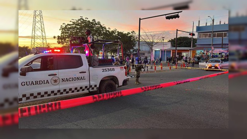 Dos muertos en mega balacera en Culiacán, Sinaloa: Balas perdidas hieren a 9 personas, entre ellas niño de 5 años y su padre 