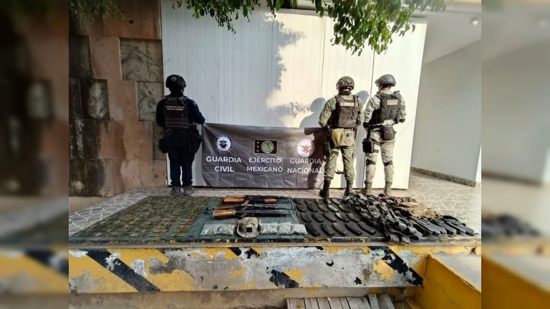 Tras balacera abaten a un pistolero y aseguran arsenal en Tepalcatepec, Michoacán 