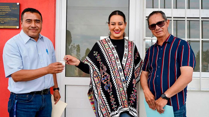 Mónica Valdez inaugura nueva aula en Telesecundaria Vasco de Quiroga en Zacapu 