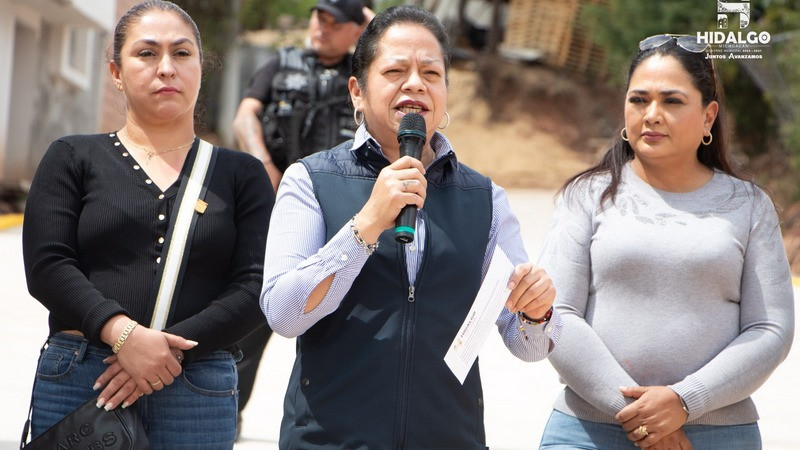 Jeovana Alcántar inauguró pavimentación de la calle sin nombre a un costado de la iglesia de la Tenencia de Puente de Tierra en Ciudad Hidalgo 