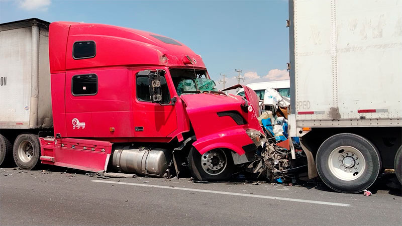 Varios heridos y una persona fallecida, el saldo de dos accidentes ocurridos en la autopista Irapuato-Salamanca  