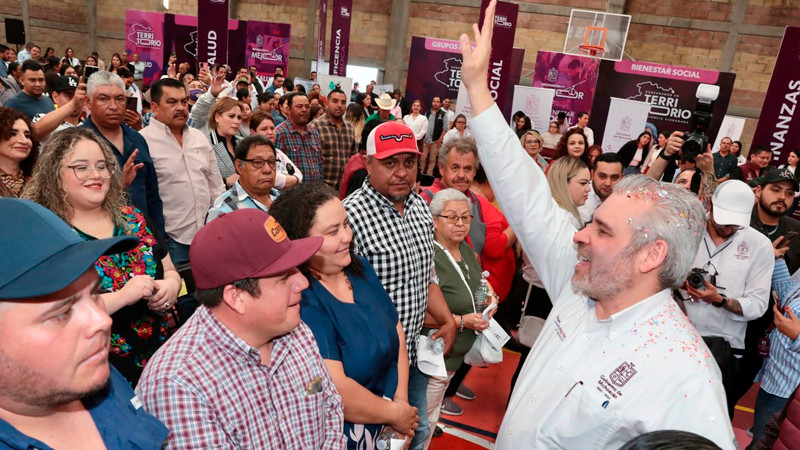 En Yurécuaro, Bedolla refuerza cercanía con ciudadanos en audiencia pública 