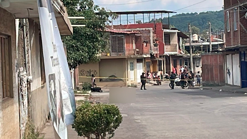 Ultiman a tiros a motociclista al oriente de Uruapan, Michoacán 