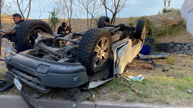 Cae de puente vehicular en el boulevard de La Nación en Querétaro 