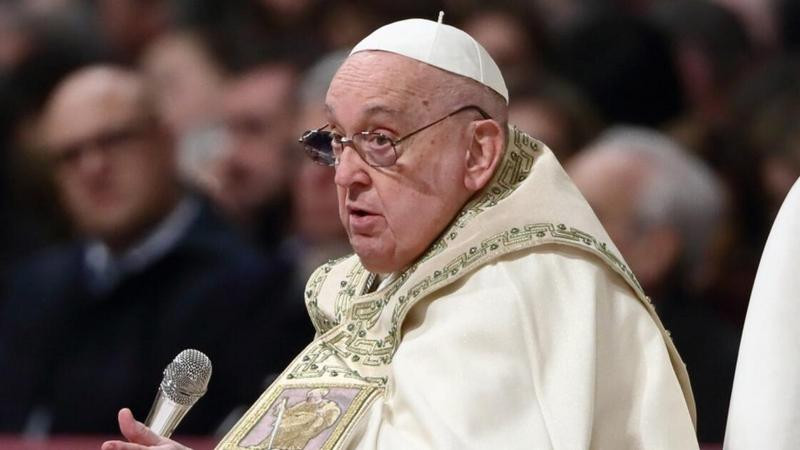 Papa Francisco continúa su tratamiento; está de buen humor y Vaticano organiza rezo 