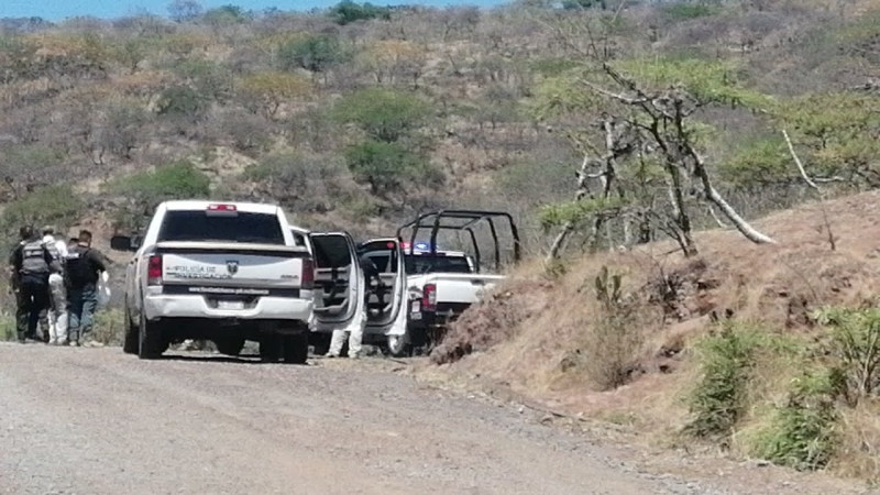 Hallan cuerpo sin cabeza en cerro de Apatzingán, Michoacán 