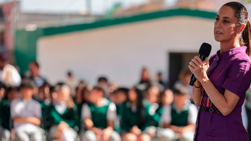 Sheinbaum encabeza entrega de beca "Rita Cetina", en León, Guanajuato 