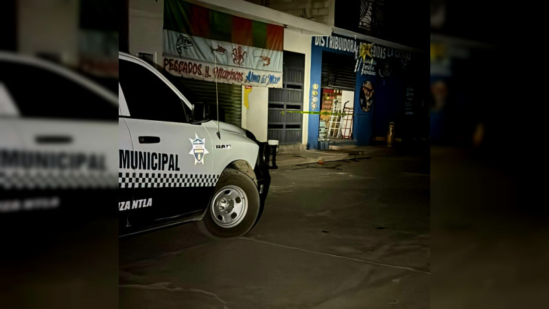 Muere sujeto tras enfrentarse a balazos con la policía, en Tuzantla, Michoacán 