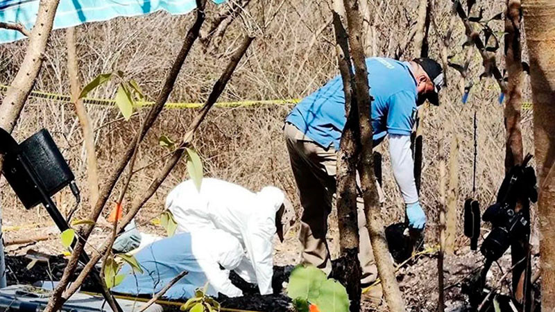 Hallan 20 cuerpos en fosa clandestina en fraccionamiento de Tlajomulco, Jalisco 