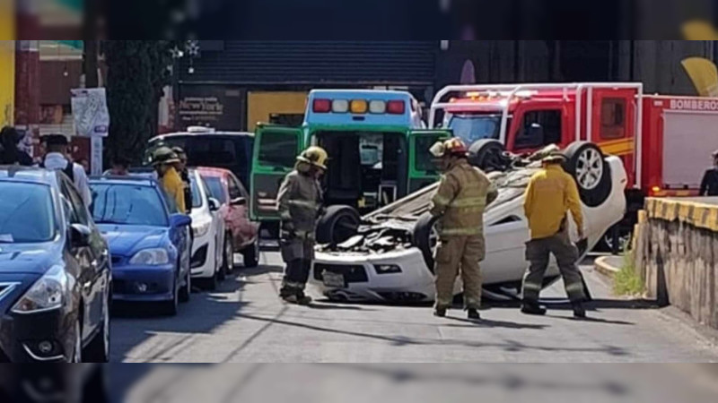 Mujer embarazada resulta lesionada tras accidente vehicular en Morelia, Michoacán