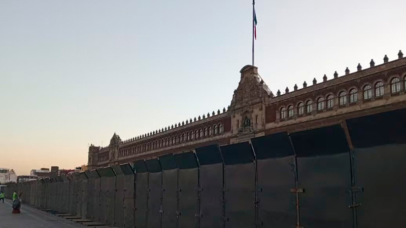 Palacio Nacional amanece "blindado", previo a la marcha por el '8M' 