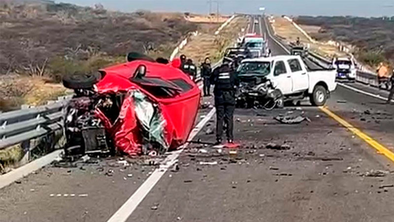 Deja choque de frente un muerto y dos heridos en el libramiento de La Piedad, Michoacán  