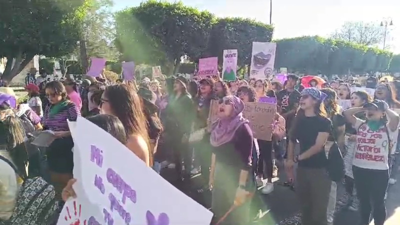 Colectivos de Asamblea de Mujeres Michoacán avanzan por la avenida Madero: "¡Vivas se las llevaron, vivas las queremos!"  