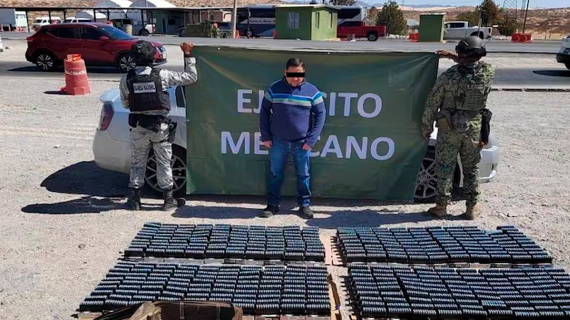 Detienen a policía que transportaba más de 8 mil cartuchos, Chihuahua 