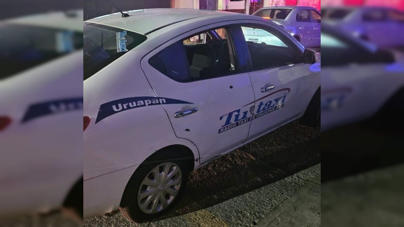 Delincuentes balean taxi en Uruapan, Michoacán: Herido comerciante 