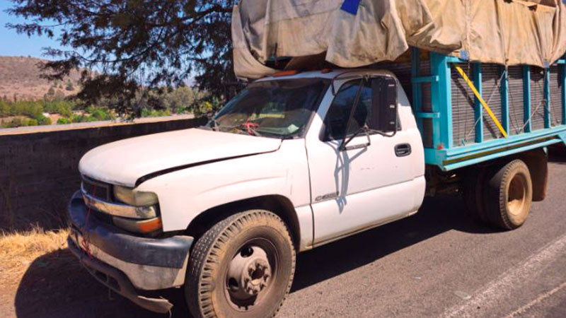 En Pátzcuaro, policías municipales recuperaron camioneta robada 