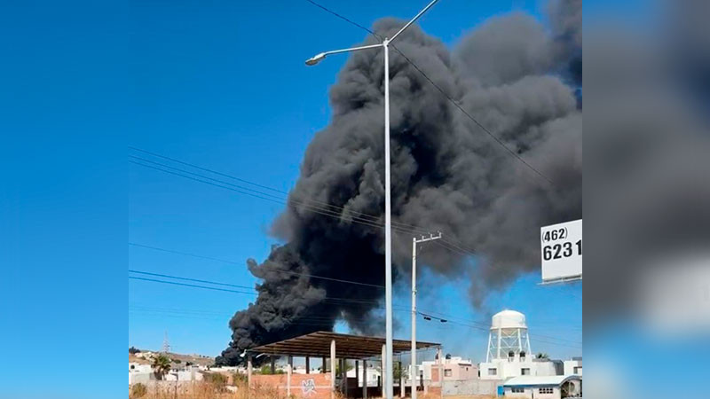 Se registra incendio en recicladora de Irapuato, Guanajuato 