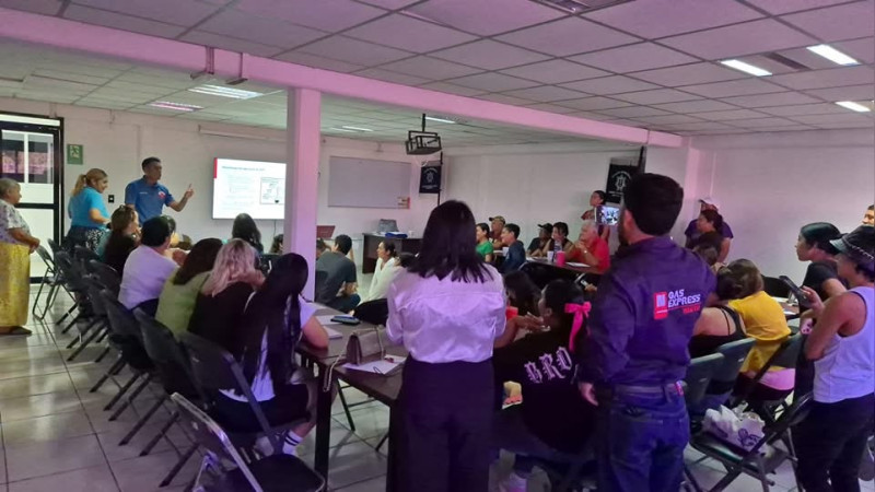 Imparten capacitación en primeros auxilios a prestadores de servicios en Lázaro Cárdenas, Michoacán