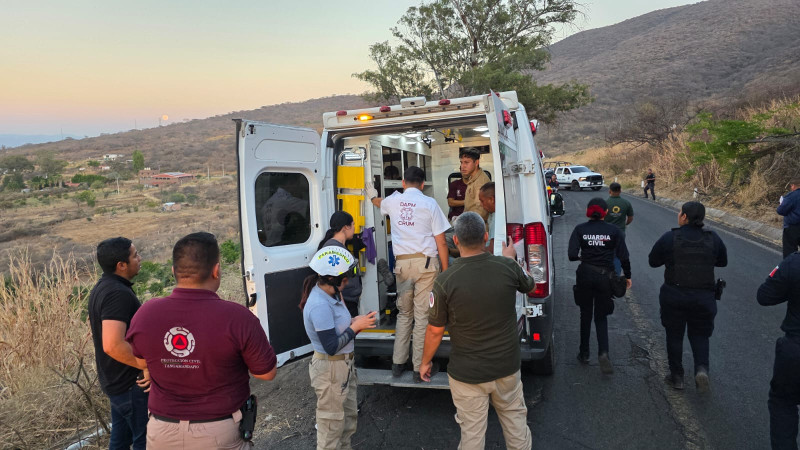 En Tangamandapio, Michoacán camión de pasajeros se accidenta; hay seis heridos