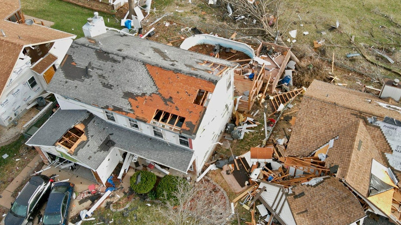 Tornados, fuertes vientos e incendios azotan sur de EEUU; hay al menos 18 muertos 