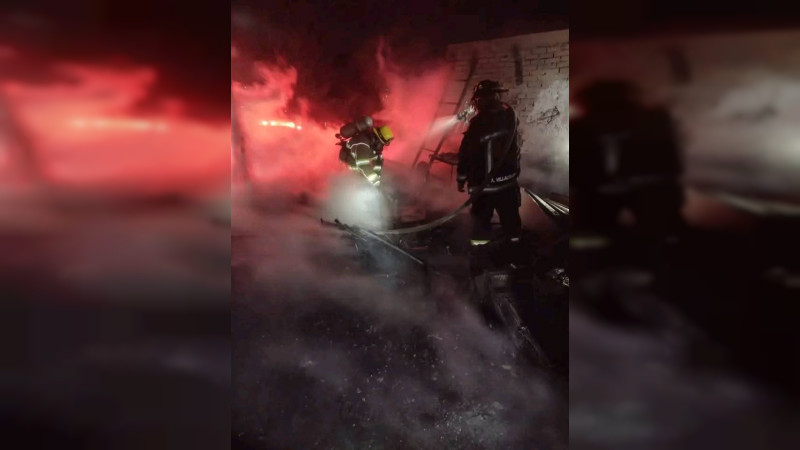 Se incendia humilde vivienda en Morelia, Michoacán; solo hubo daños materiales 