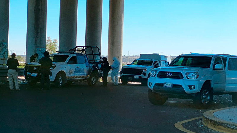 Localizan a mujer sin vida debajo del puente vehicular, en Apaseo el Grande, Guanajuato 