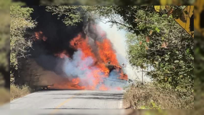 Se enfrentan militares y civiles armados en Tangamandapio, Michoacán 