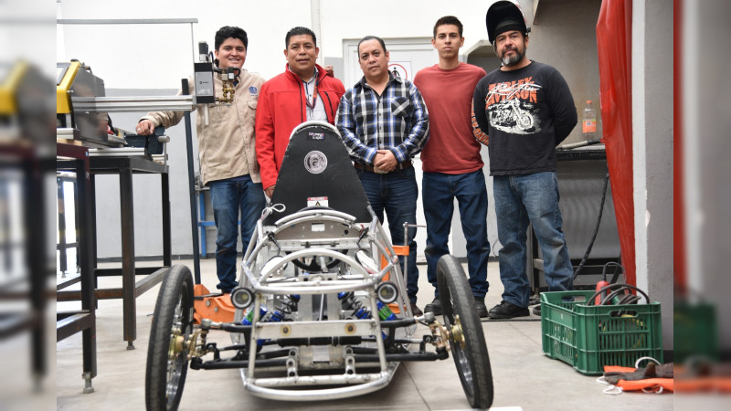 Jóvenes celayenses llevarán su ingenio a competencia internacional de autos eléctricos