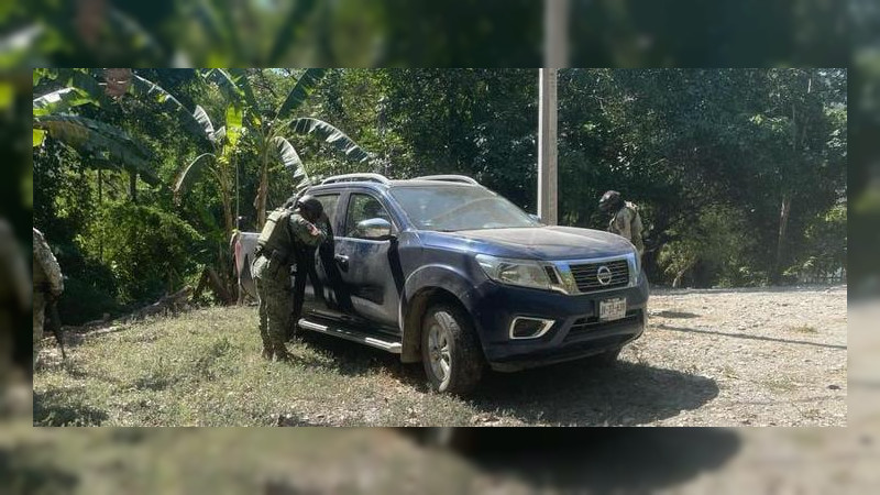 Aseguran explosivo y camionetas robadas en Coahuayana, Michoacán 