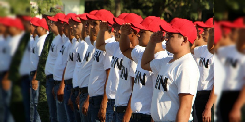 Para servir a la patria, inician adiestramiento militar hombres y mujeres 