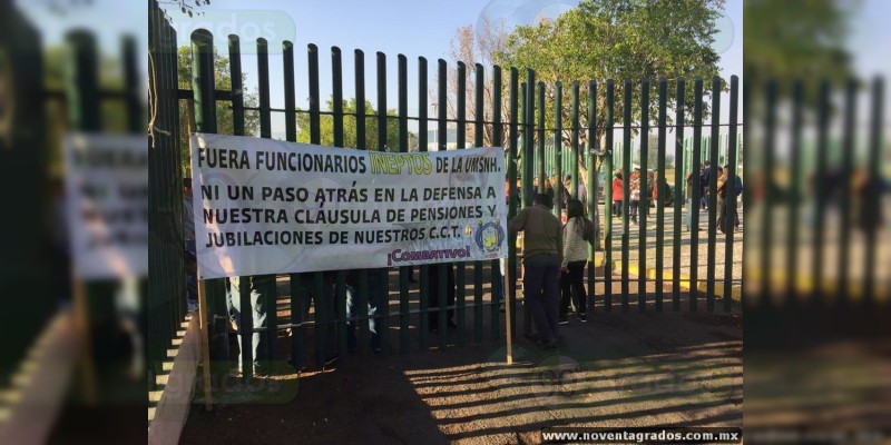 Sindicalizados toman la Facultad de Odontología de la UMSNH e impiden realización de foro - Foto 1 