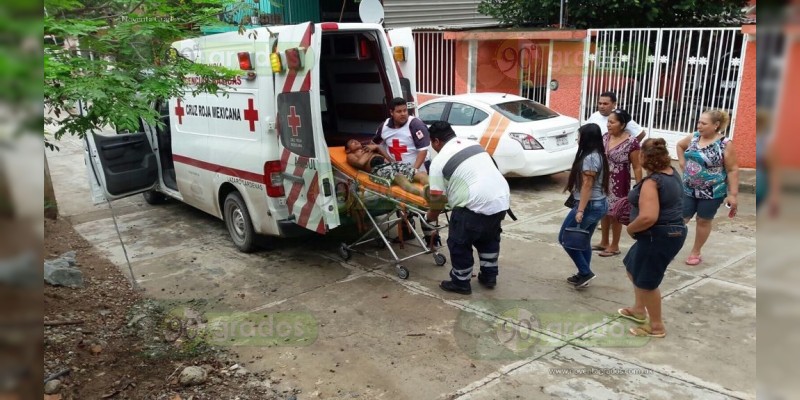 En el puerto balean a joven, tardan más de una hora en atenderlo