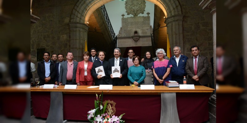 Ayuntamiento de Morelia presenta libro conmemorativo por el Centenario de la Universidad Michoacana 