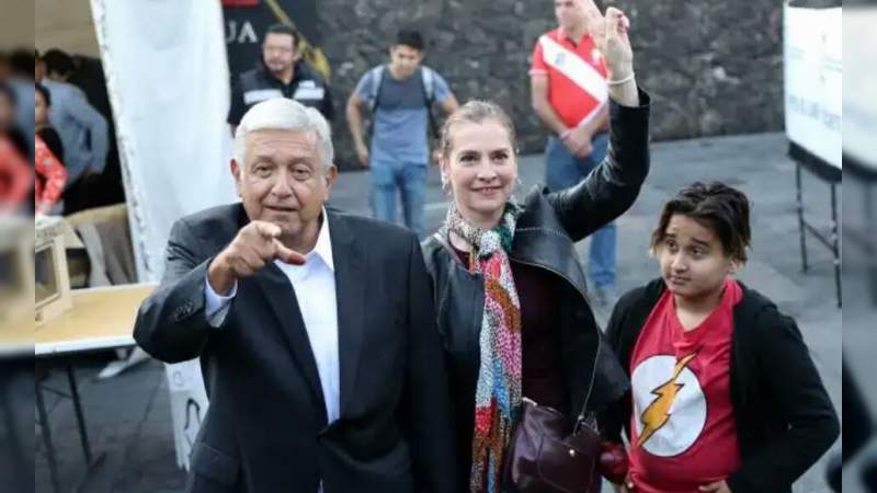 Hijo de López Obrador ganó las elecciones de su escuela 