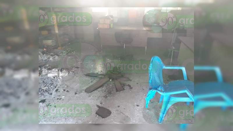 Se registra incendio en jardín de niños en Apatzingán - Foto 1 