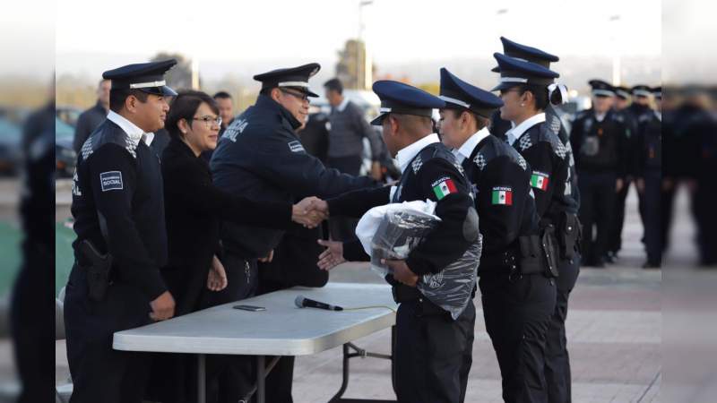 Gobierno municipal fortalece a la Policía de Morelia con entrega de uniformes y  equipo - Foto 1 