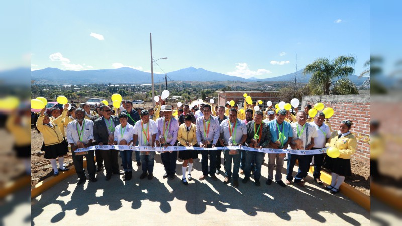 Mejora Gobierno de Michoacán, calles y vidas en Chilchota 