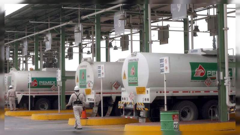 SCT hace norma “a modo” para las nuevas pipas de Pemex 