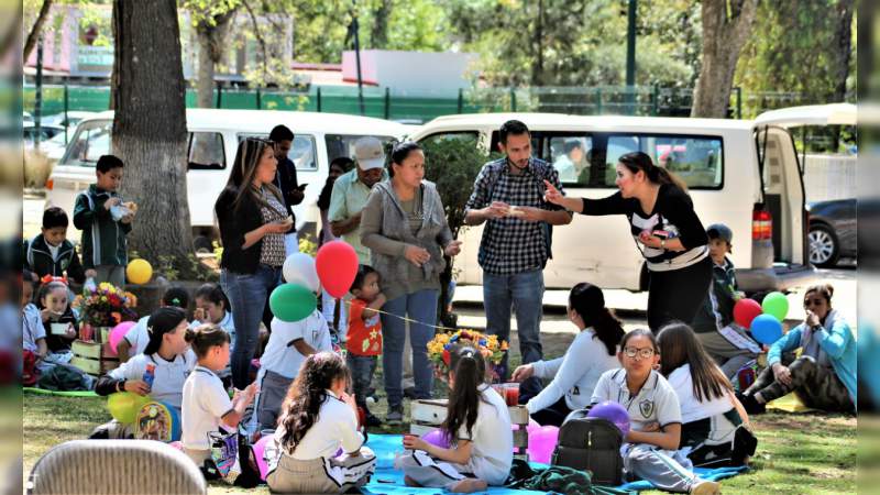 Singular convivencia de niños con cáncer y alumnos de la Escuela Hijos del Ejército en el Bosque Cuauhtémoc - Foto 0 