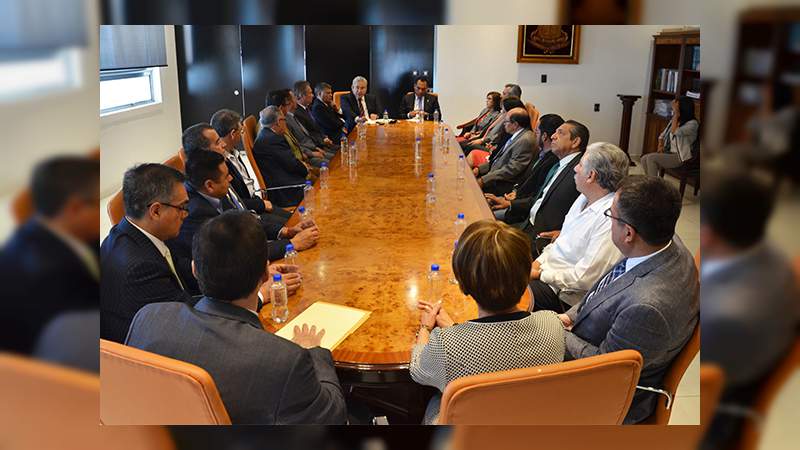 Plenos del Supremo Tribunal de Justicia y del Consejo del Poder Judicial de Michoacán sostienen encuentro con titular de la Fiscalía General del Estado - Foto 1 