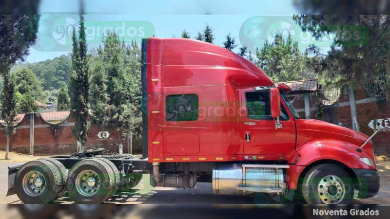 Policías pone  a disposición a 4 masculinos y una mujer en Uruapan, Michoacán  - Foto 1 